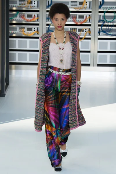 Look 50